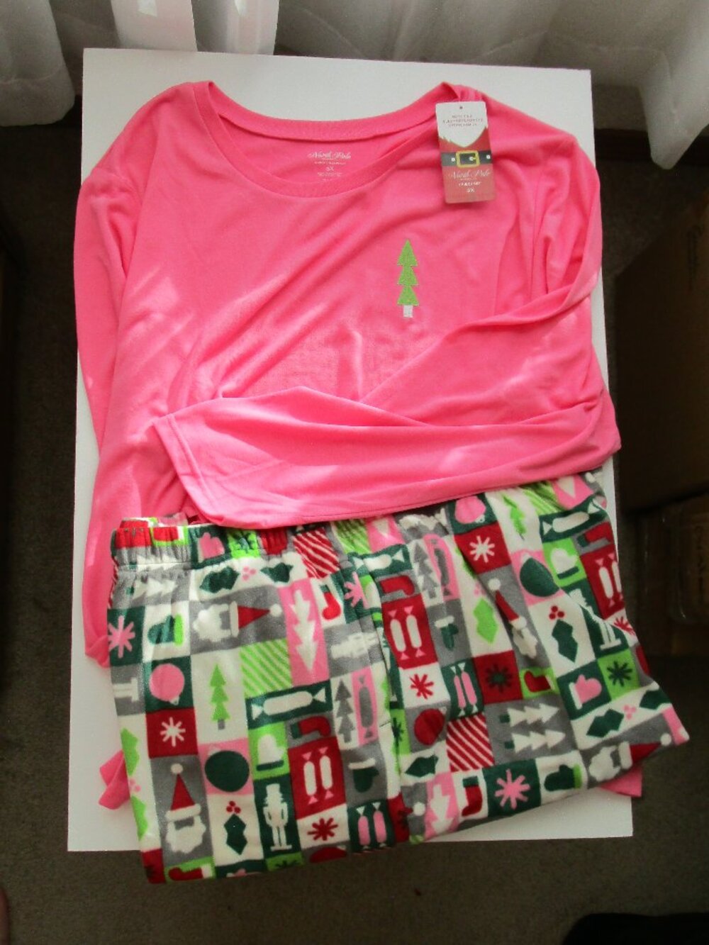 North Pole Trading Fleece & Jersey Pajamas - Christmas theme print pink/green
